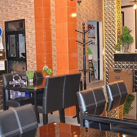 Baanpin Hotel & Cafe Μπανγκόκ Εξωτερικό φωτογραφία